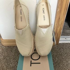 NWT TOMS Alpargata platform espadrillas